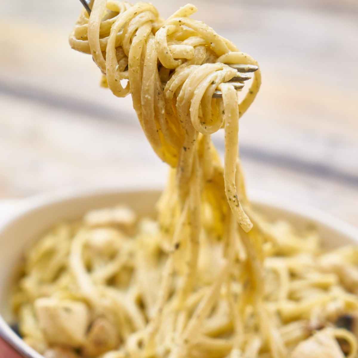 Spaghettis façon carbonara et&nbsp;roquette.