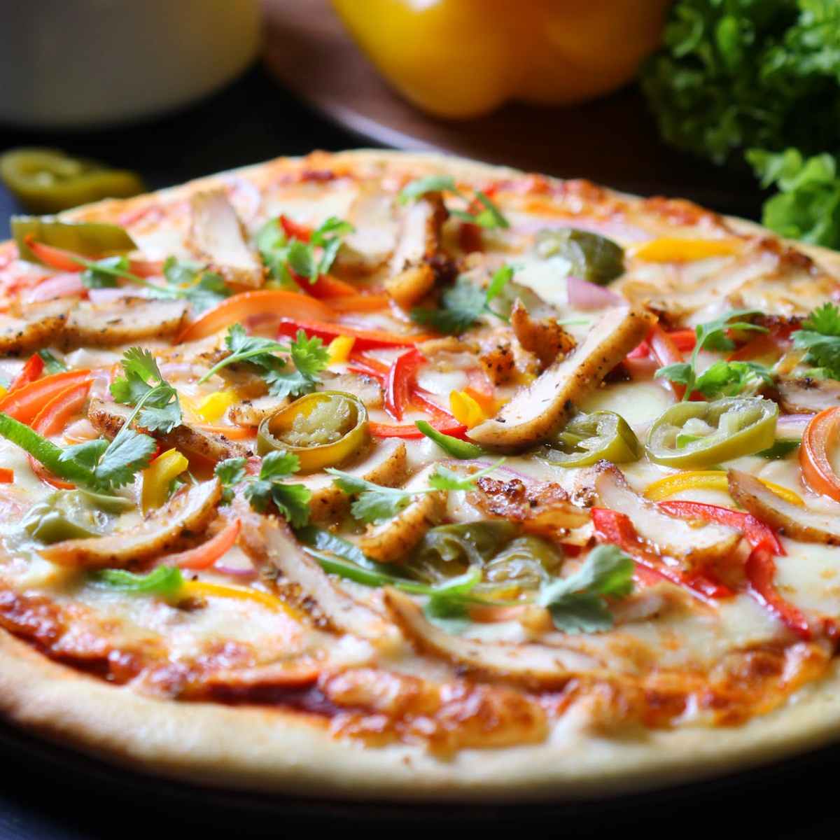 Pizza savoureuse et diététique au jambon&nbsp;gratiné.